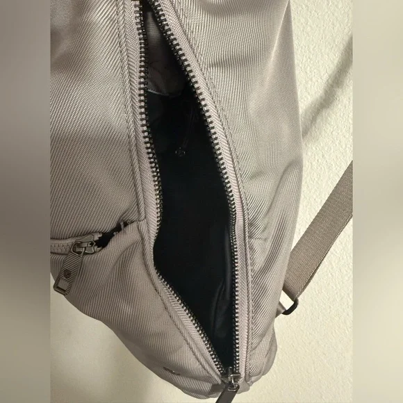 Lululemon Carry Onward Rucksack 12L - Picture 10 of 11